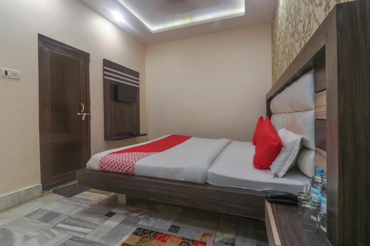 Oyo 60651 Hotel Arya 瓦拉纳西 外观 照片